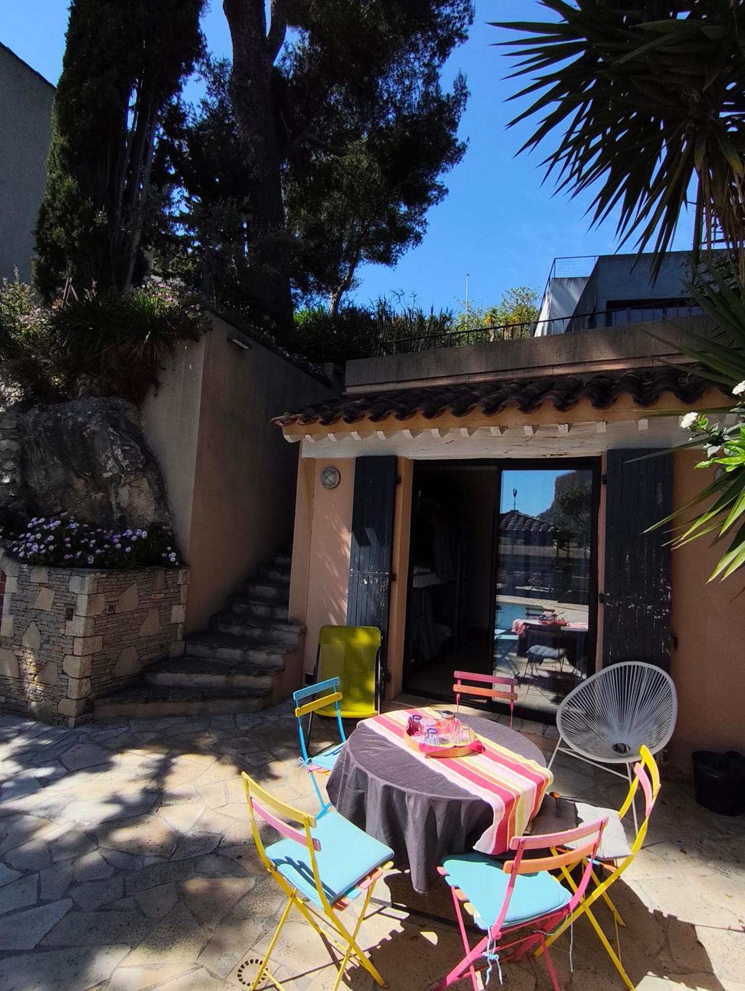 Boutique Hostel By Cassis Exteriör bild